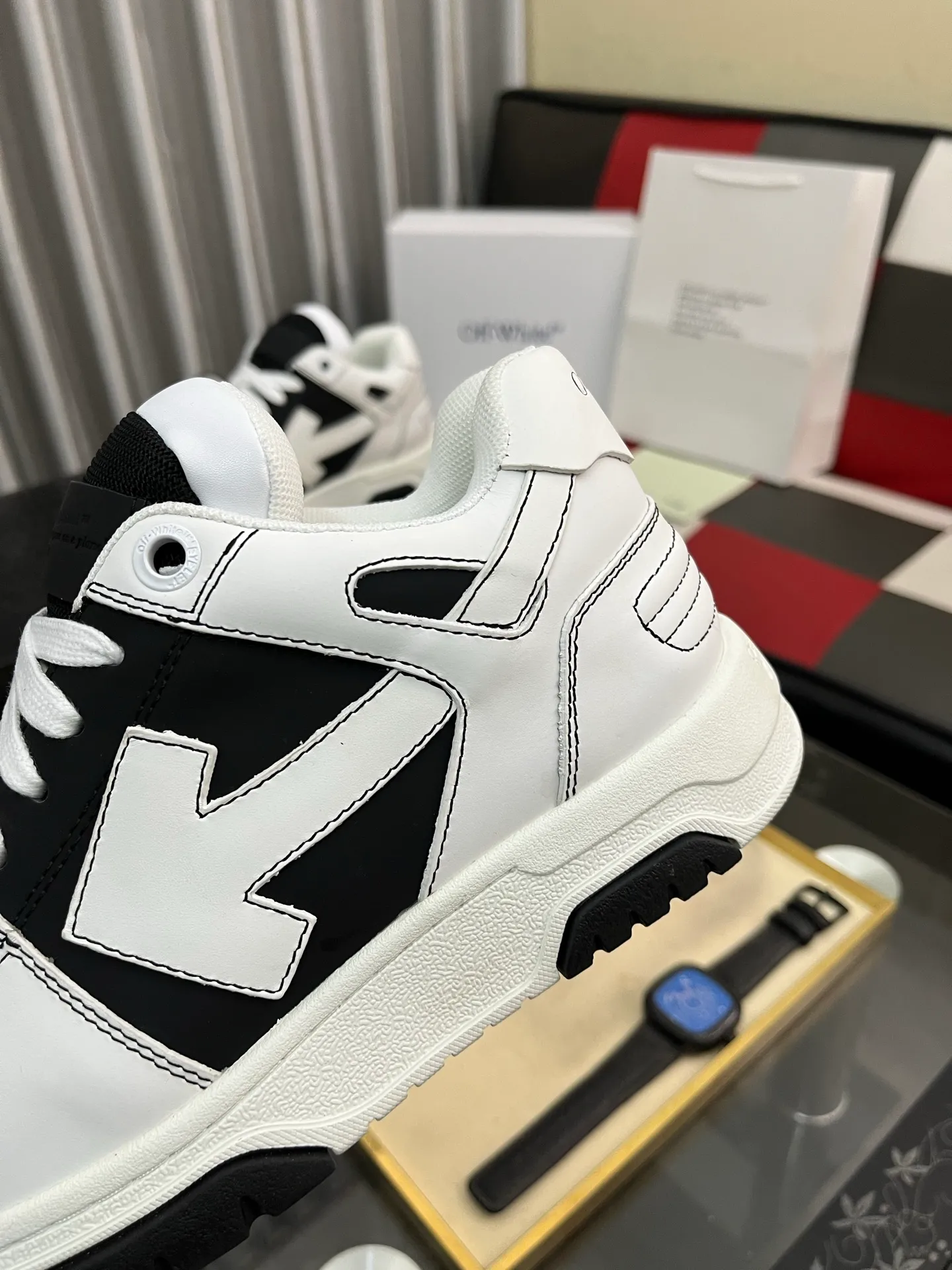 Men's shoes 💰600⌚️⌚️ OFF-White C/O VirGil Abloh fashionable and versatile casual shoes. Exclusive first release of the new model. Made of environmentally friendly cowhide leather and mesh fabric upper material. The insole is embedded with foam cushioning EVA material. The correct midsole is equipped with EVA lightweight cushioning. External tooth nail rubber outsole. The correct accessories can be customized simultaneously. Women's model: 35-40 Men's model: 39-45